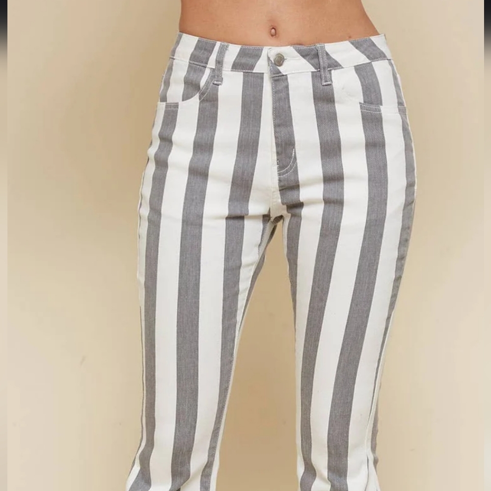 Wisteria Lane Striped Denim Bell Bottom Size M 32" Inseam White Charcoal/Blue